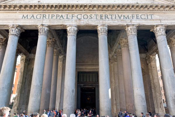pantheon front (close)