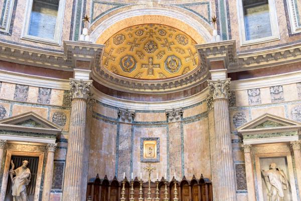 pantheon interior altar (close)